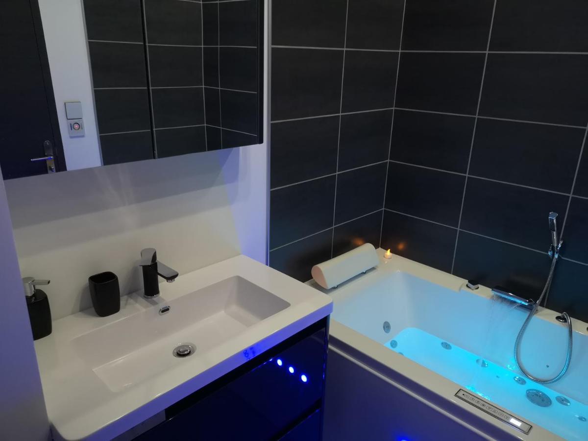 Appartement Moderne Avec Balneotherapie Мер-ле-Бен Екстериор снимка